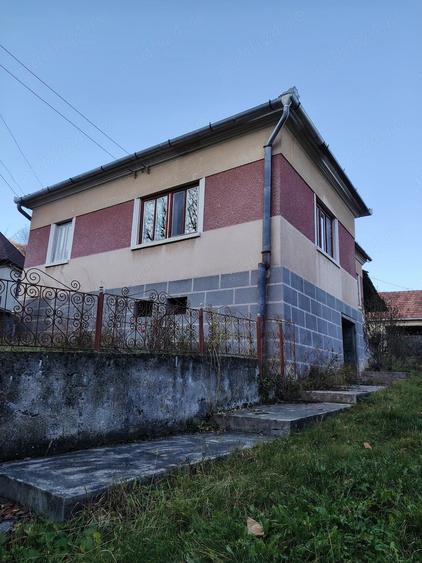Casă cu Teren 3300 Mp în Chergheș