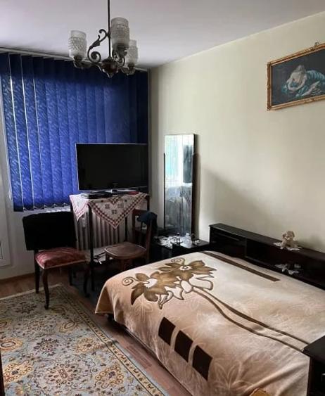 Apartament cu 3 camere semidecomandat în Brâncoveanu