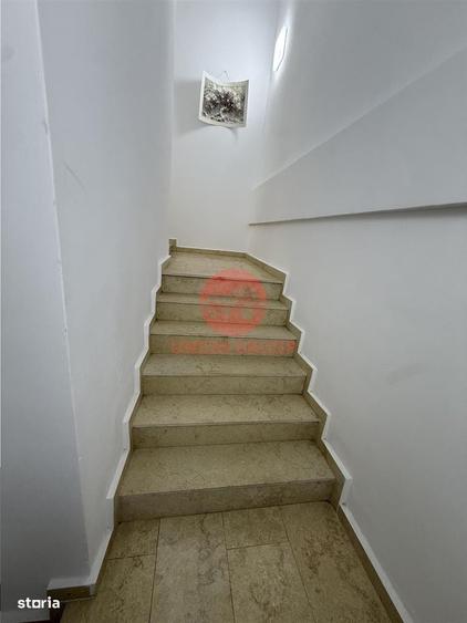 Apartament cu 4 camere decomandat în Central — fotografia 3