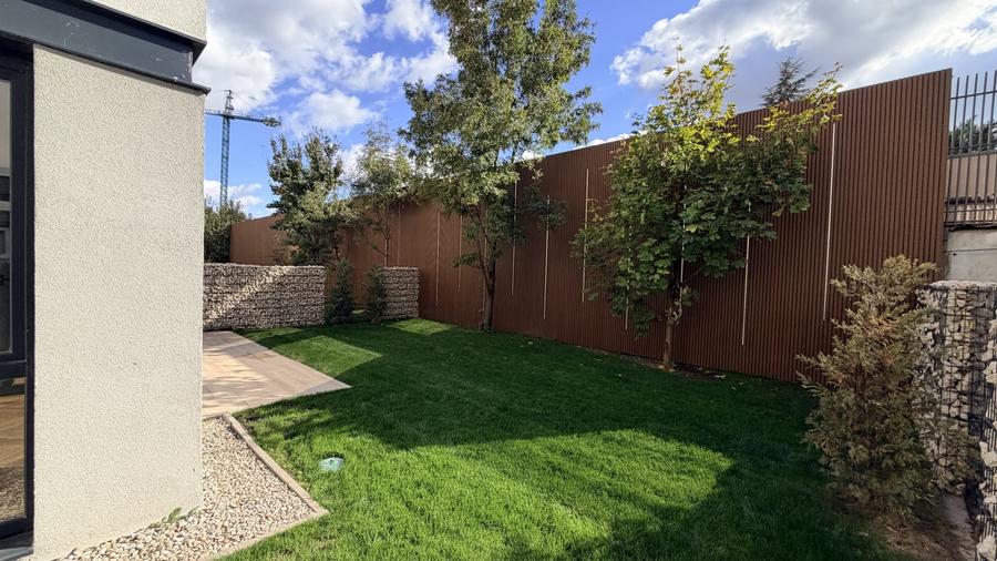 Duplex cu 5 camere cu Canalizare în Voluntari