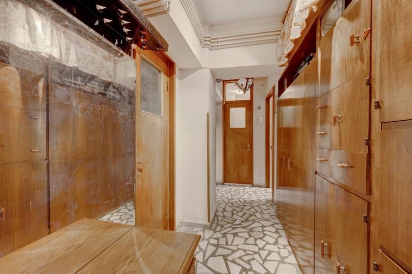 Apartament cu 4 camere semidecomandat, mobilat în 1 Mai
