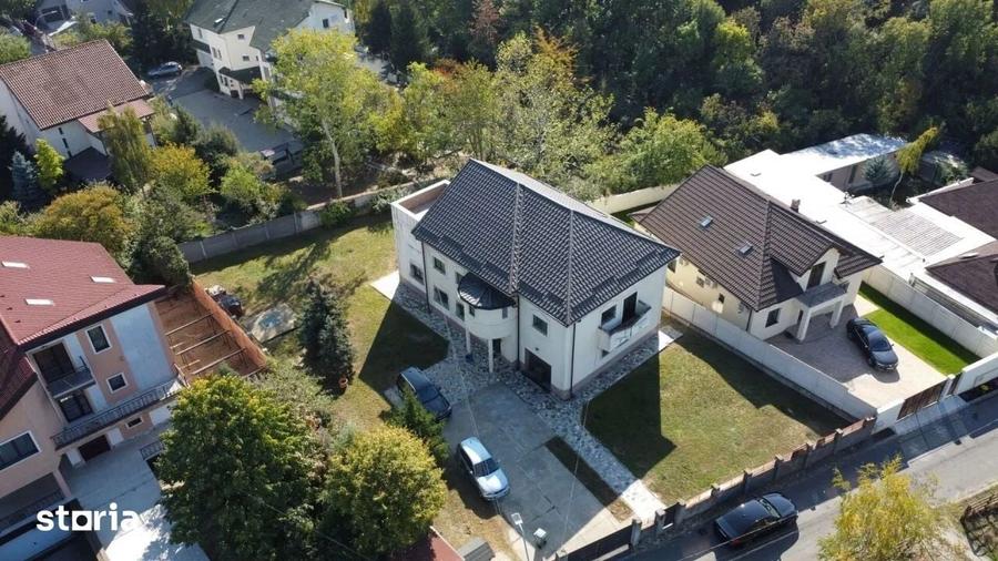Casă cu 10 camere cu Teren 1000 Mp în Mogoșoaia