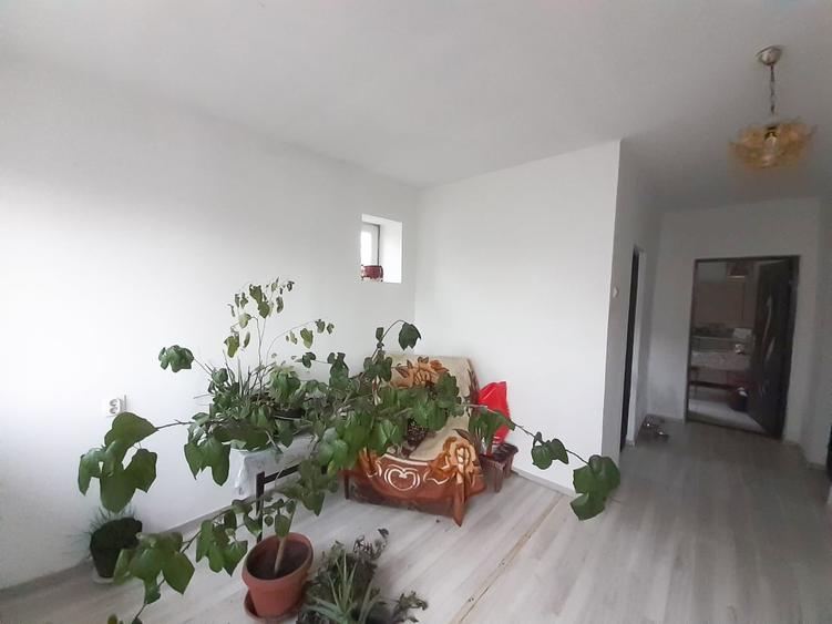 Casă cu 3 camere cu Teren 400 Mp în Podul de Piatră