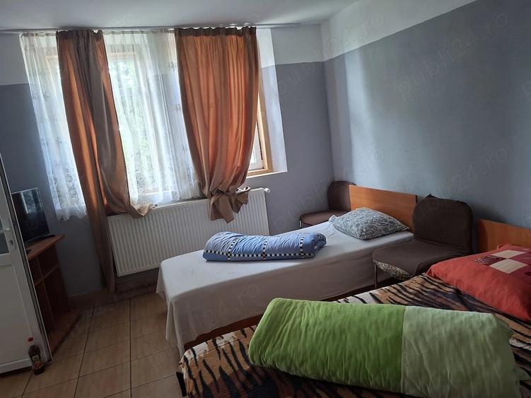 Casă cu 8 camere cu Teren 1700 Mp în Central