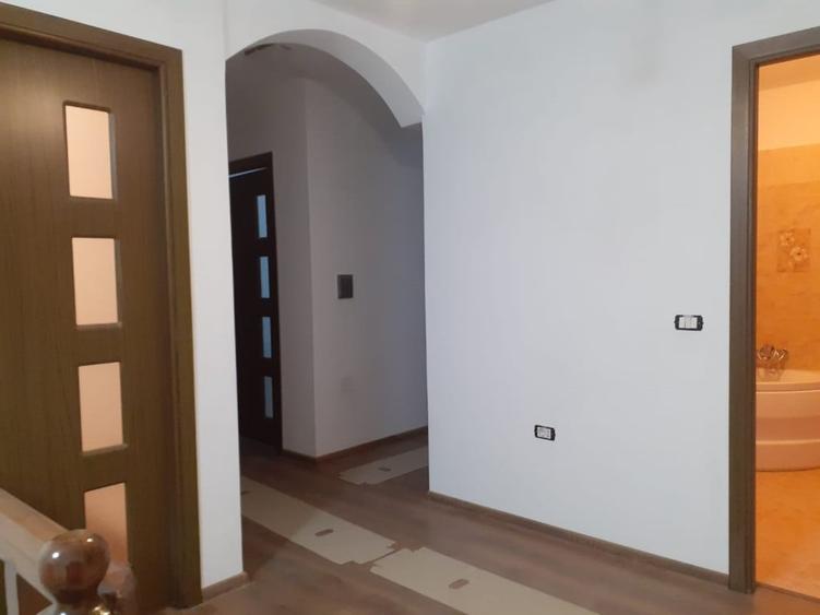 Casă cu 4 camere cu Teren 601 Mp în Vânători