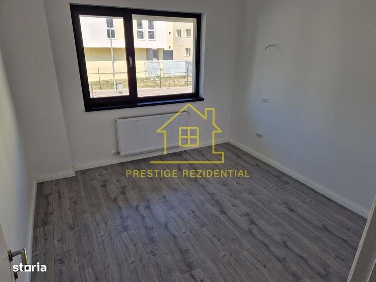 Apartament cu 3 camere decomandat în Titan