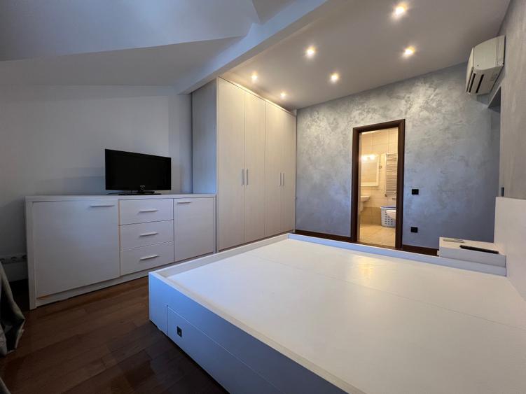 Apartament cu 3 camere semidecomandat în Rahova