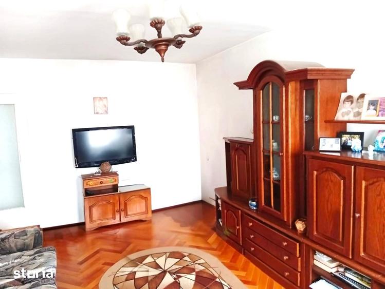 Apartament cu 4 camere decomandat în Micălaca