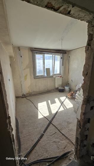 Apartament cu 2 camere semidecomandat în Mihai Bravu