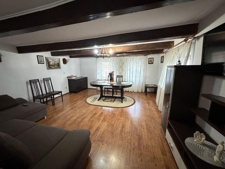 Casă cu 4 camere cu Teren 700 Mp în Central