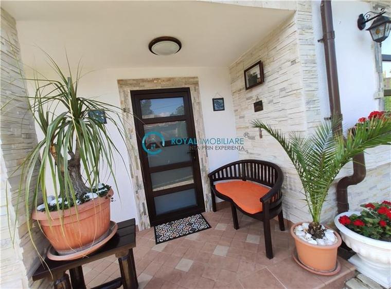 Casă individuală cu 5 camere cu Teren 4800 Mp în Bucov
