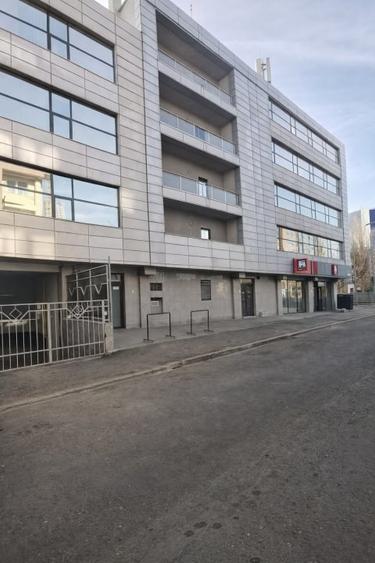 Birou, de 210 mp, în P-ta Presei Libere