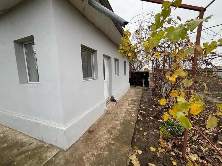 Casă cu 3 camere cu Teren 500 Mp în Sărățeni