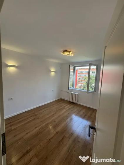Apartament cu 3 camere decomandat în Ștefan cel Mare