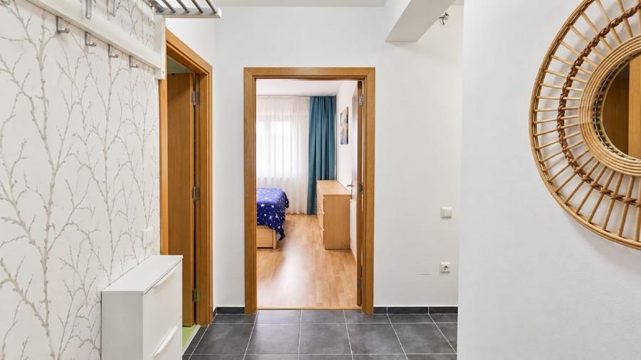 Apartament cu 2 camere decomandat, mobilat în Central