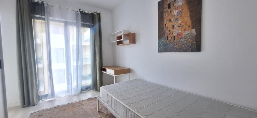 Apartament cu 3 camere semidecomandat în Florești