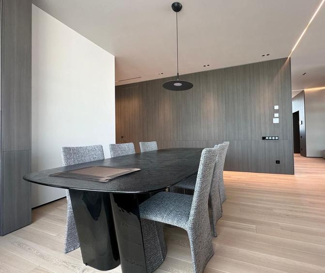 Penthouse cu 4 camere, mobilat în P-ța Arsenalului