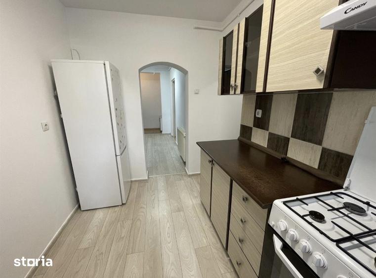 Apartament cu 4 camere decomandat în Central
