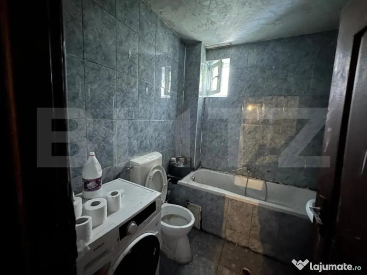 Apartament cu 3 camere semidecomandat în Cetate