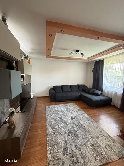 Casă cu 4 camere cu Teren 140 Mp în Păulești