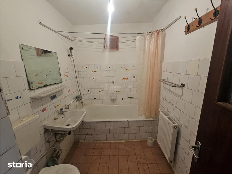 Apartament cu 4 camere decomandat în Central
