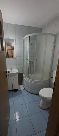 Apartament cu 3 camere decomandat în Confecții