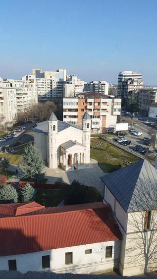 Garsonieră decomandată în Calea București