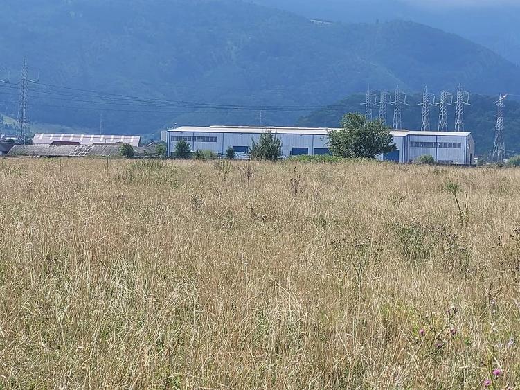Teren de 7600 mp, în Central