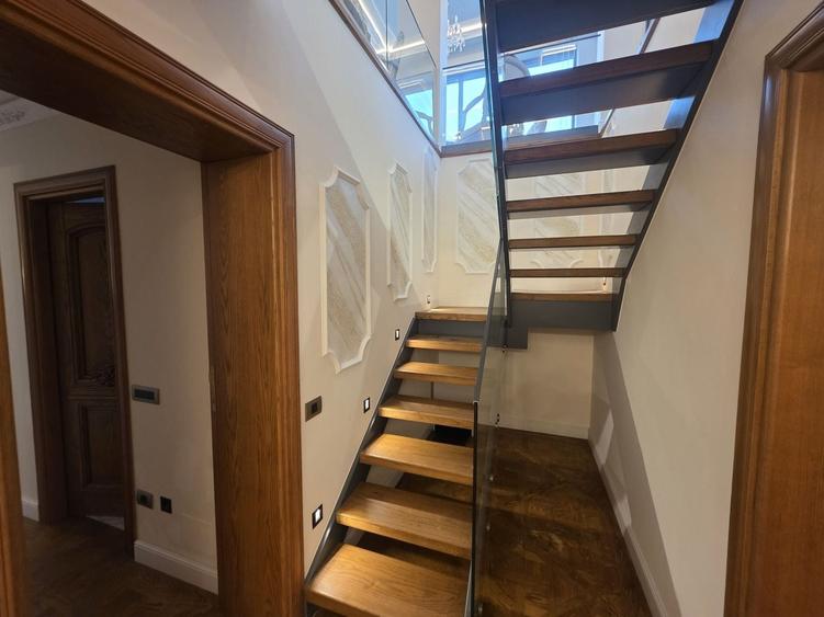 Apartament cu 4 camere decomandat în Aviației