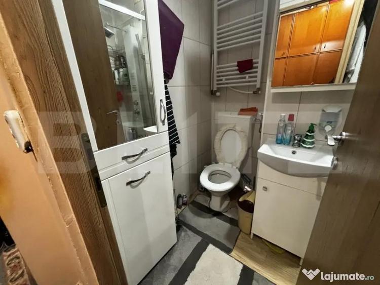 Apartament cu 3 camere semidecomandat, mobilat în Micro 14