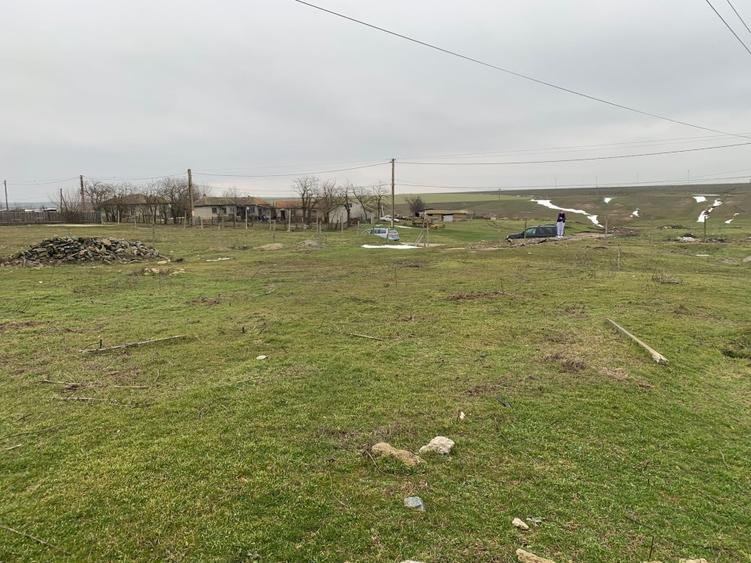 Teren Construcții intravilan de 850 mp, în Crucea