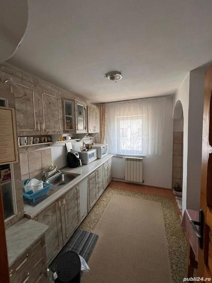 Apartament cu 3 camere semidecomandat în Autogară