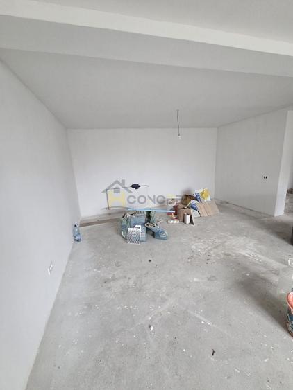 Duplex cu 4 camere cu Canalizare în Central