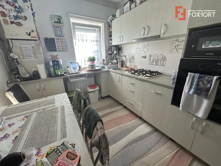 Apartament cu 3 camere semidecomandat, mobilat în Șag