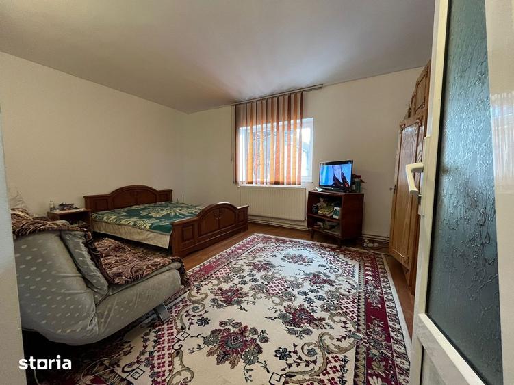 Casă cu 5 camere cu Teren 400 Mp în Central