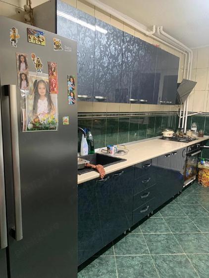 Apartament cu 4 camere decomandat în Titan
