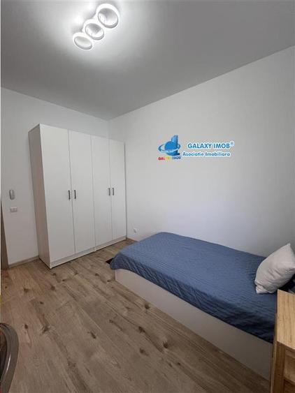 Apartament cu 4 camere semidecomandat, mobilat în Băneasa