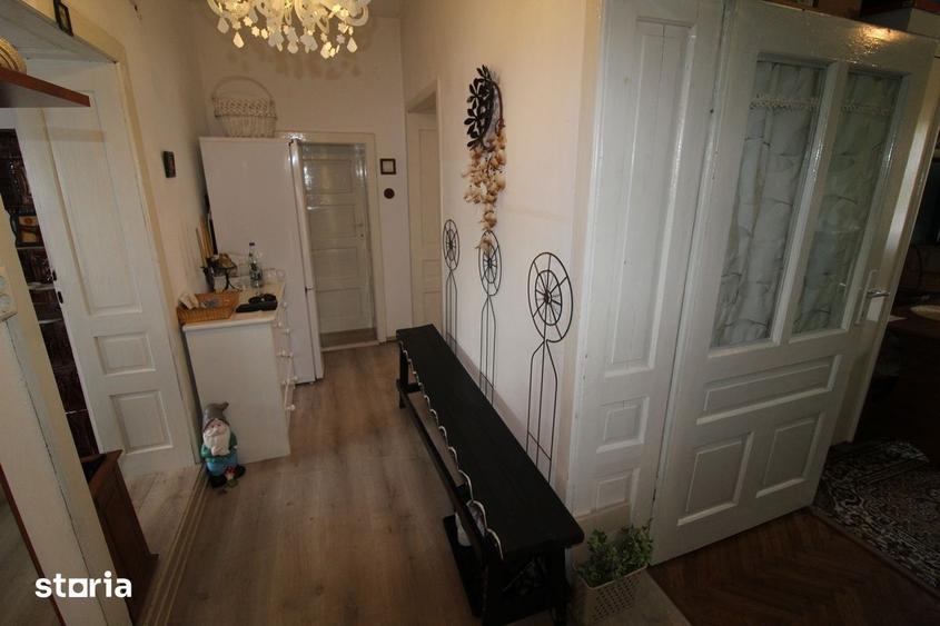 Casă cu 5 camere cu Teren 264 Mp în Teliucu Inferior