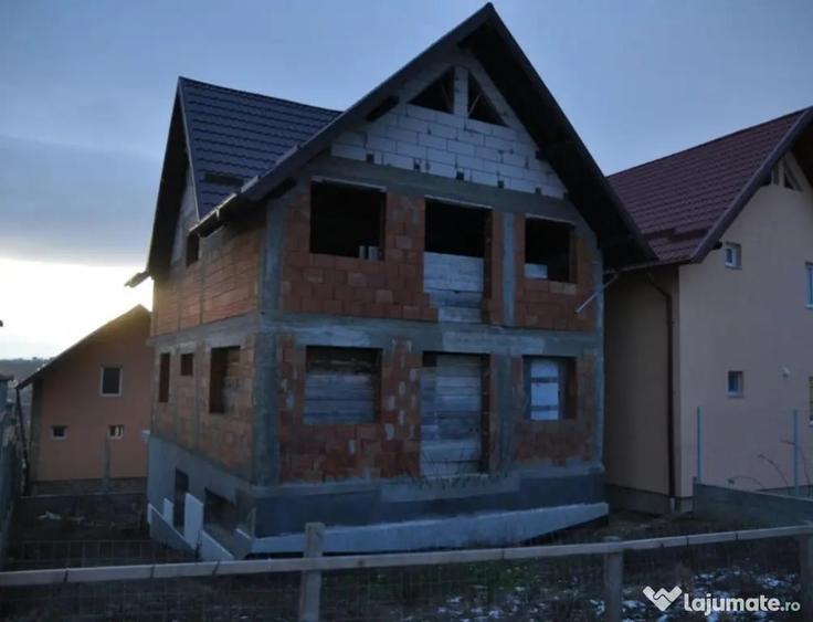 Casă cu 5 camere cu Teren 300 Mp în Burdujeni