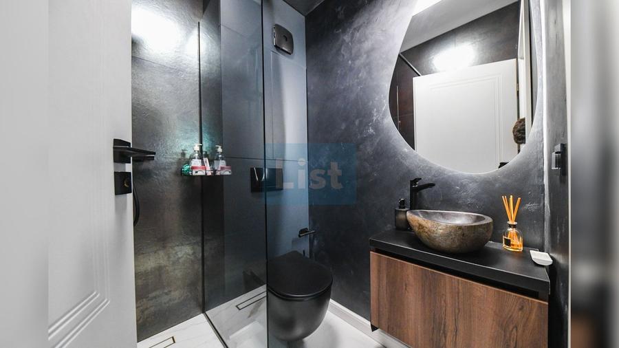 Apartament cu 3 camere semidecomandat, mobilat în Florești