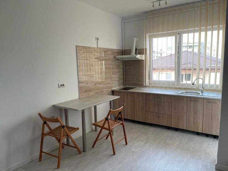 Garsonieră decomandată în Brâncoveanu