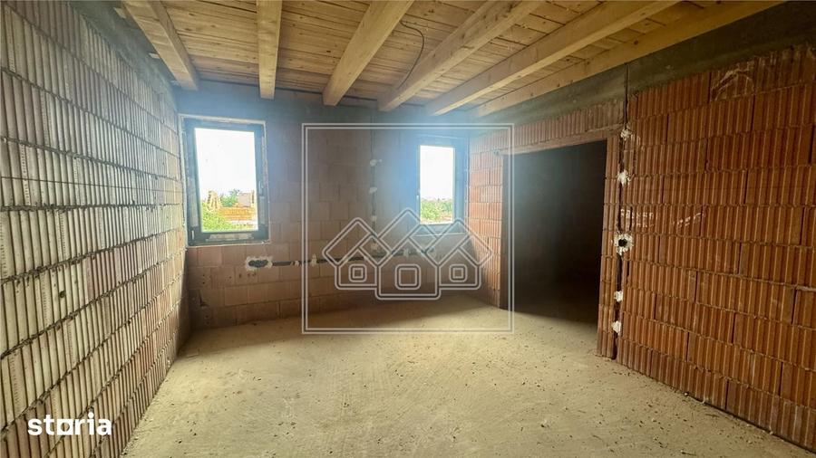 Casă cu 5 camere cu Teren 500 Mp în Central