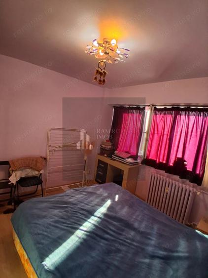 Apartament cu 3 camere semidecomandat în Gorjului