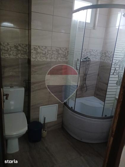 Apartament cu 2 camere semidecomandat, mobilat în Central