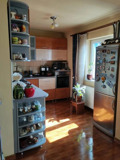 Apartament cu 4 camere decomandat în Central