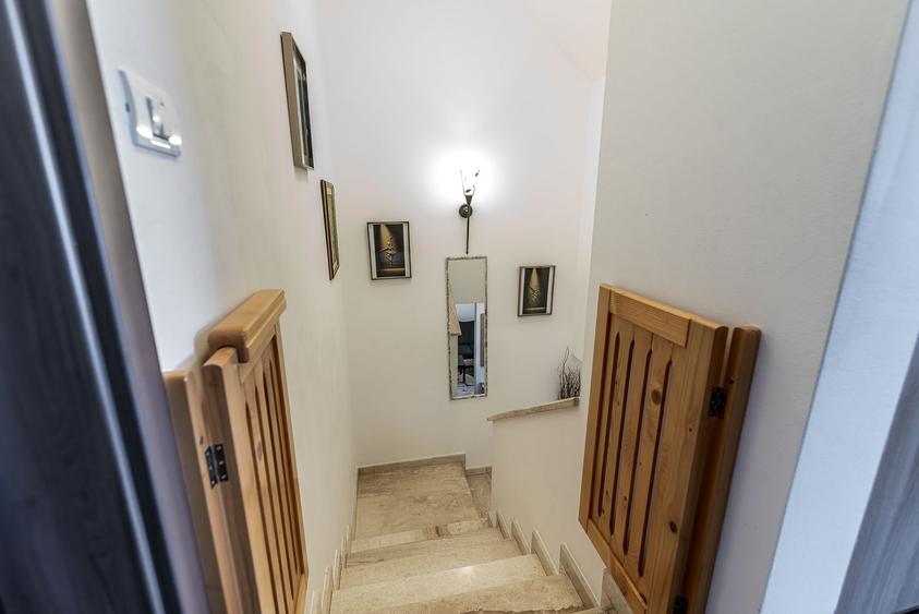 Casă individuală cu 4 camere cu Canalizare în Gai
