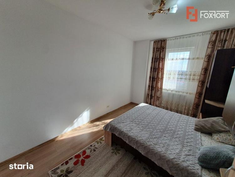 Apartament cu 3 camere, mobilat în Plopi