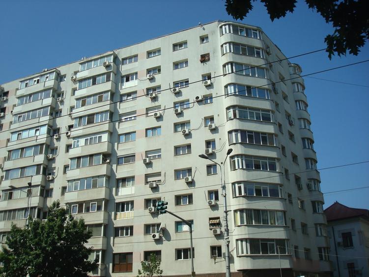 Apartament cu 2 camere decomandat în Moșilor