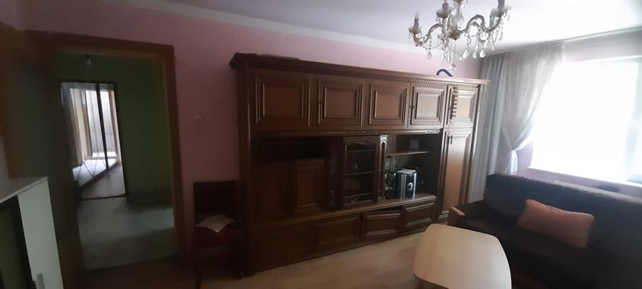Apartament cu 4 camere semidecomandat în Rahova