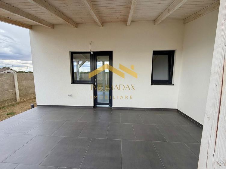 Duplex cu 3 camere cu Canalizare în Bucovăț (Remetea Mare)